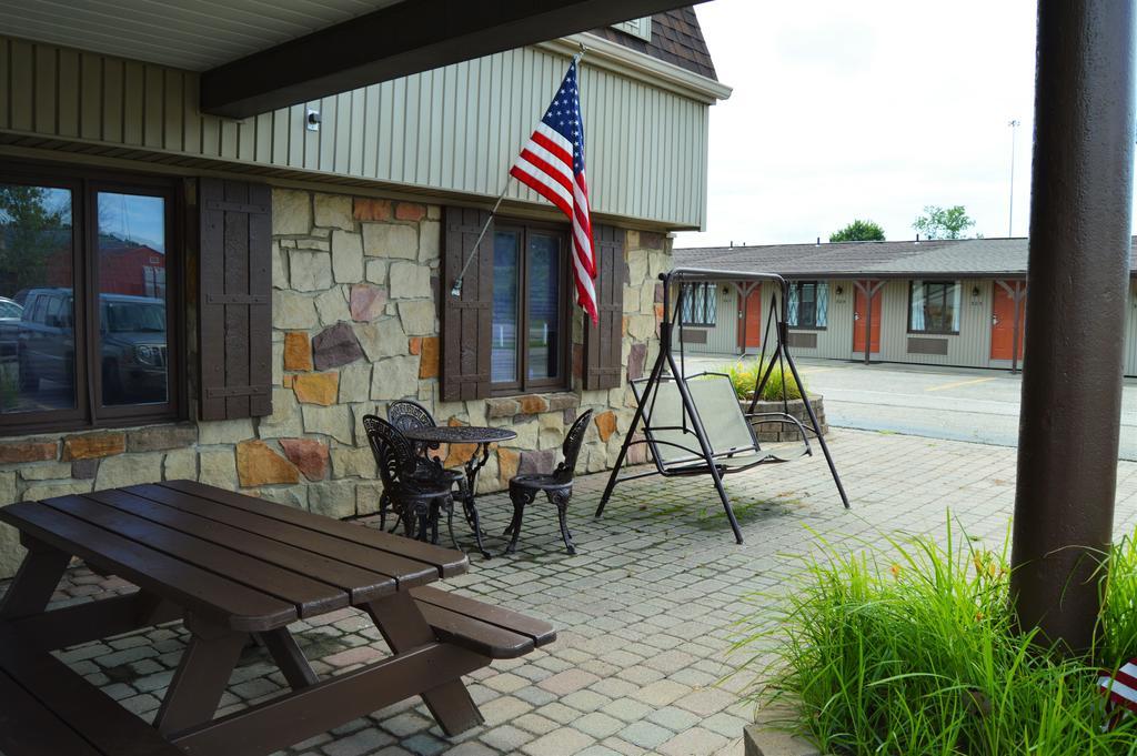 Deer Creek Motel Кеймбридж Екстериор снимка