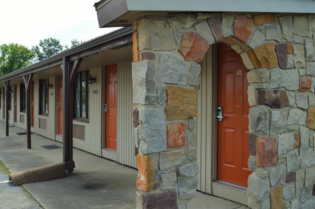 Deer Creek Motel Кеймбридж Екстериор снимка